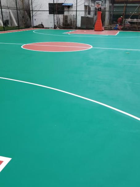 百色 球场长期使用易出现地面开裂